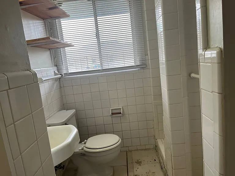 3240 Carlotta St #7 — Photo 5