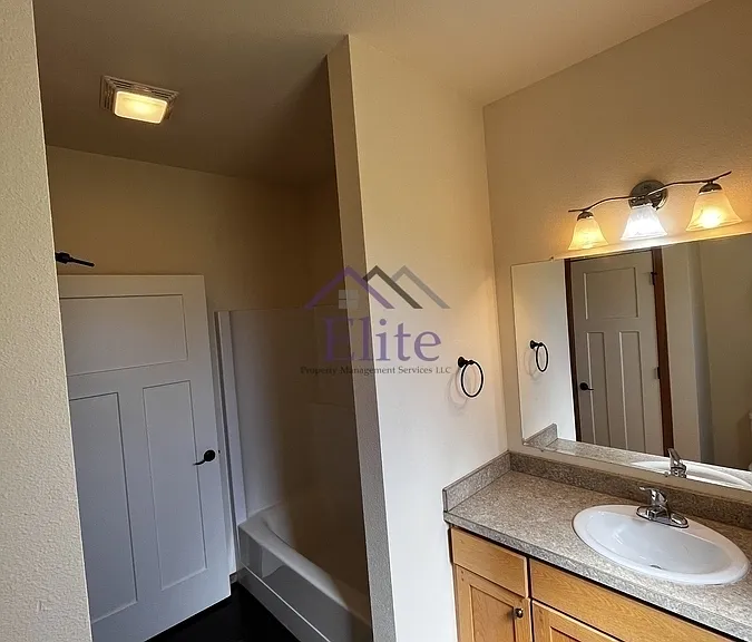 251 W Berry Ridge Rd — Photo 24