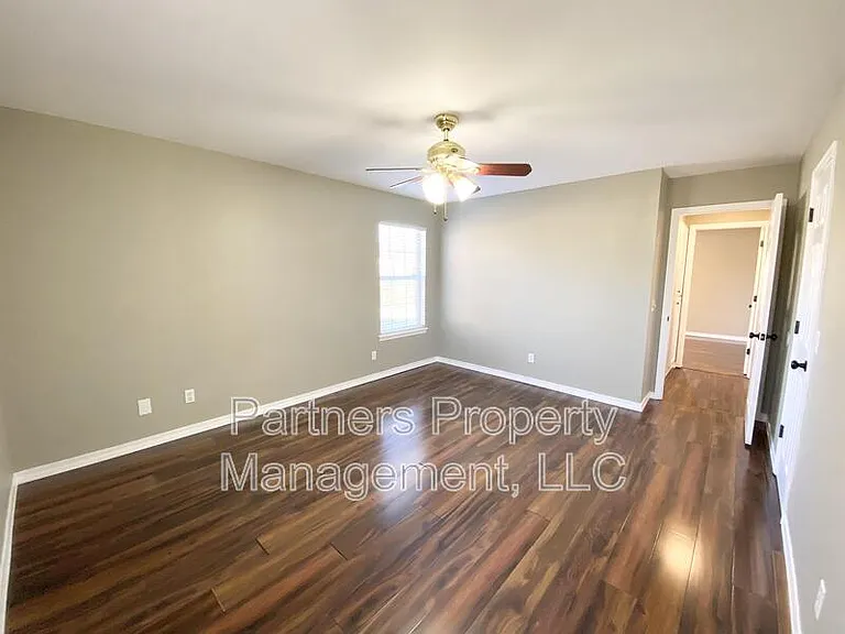 831 N 54th Ave — Photo 13