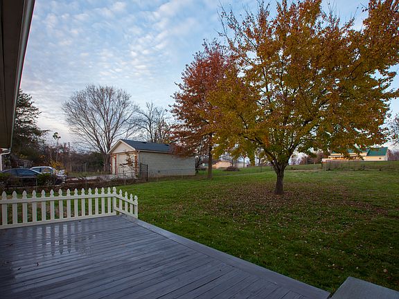 5th image of 366 Fisher Ln