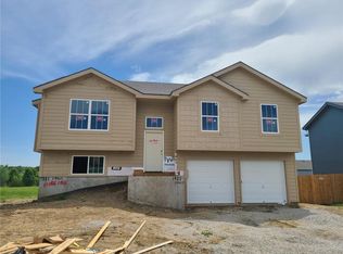 1921 Eagle Dr, Harrisonville, MO 64701