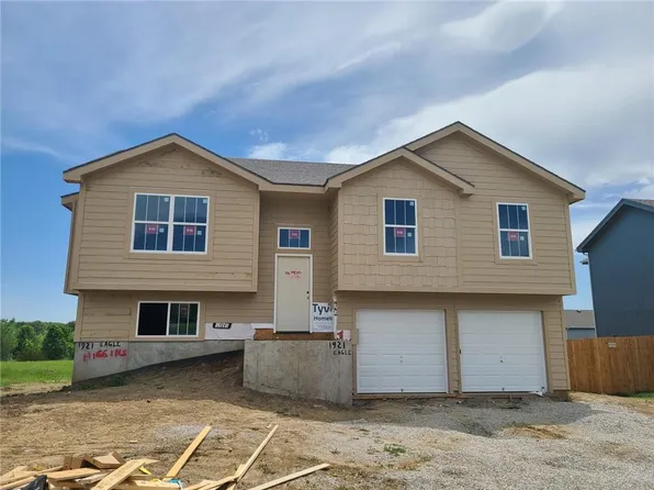 1921 Eagle Dr, Harrisonville, MO 64701