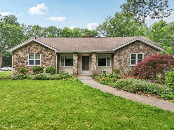 340 E Clinton St, Doylestown, OH 44230