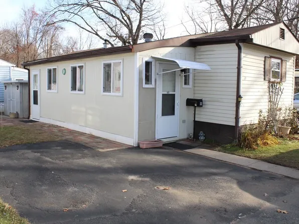 69 Mobile Home Way, Springfield, MA 01119