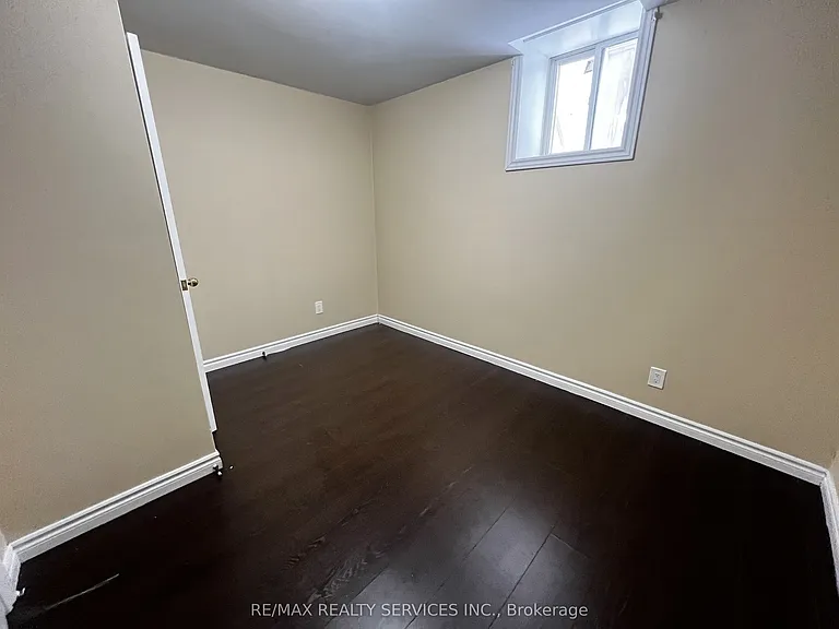 7 Glengowan St #BASEMENT — Photo 14