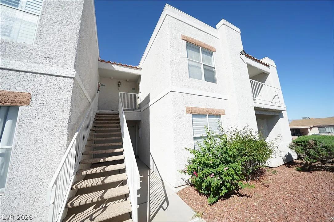 1 bed, 1.0 bath, 677 sqft, $1,095 — Photo 3