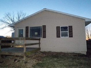 304 East St, Oblong, IL 61356