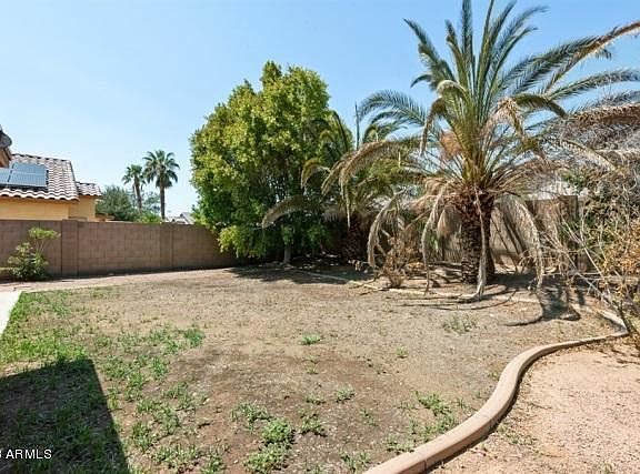 3rd image of 14950 W Country Gables Dr