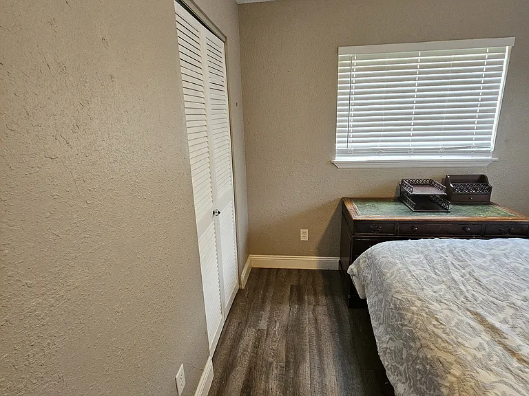 545 Oxford Ave — Photo 12