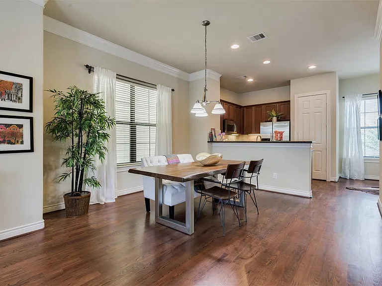 1716 Edwards St — Photo 14