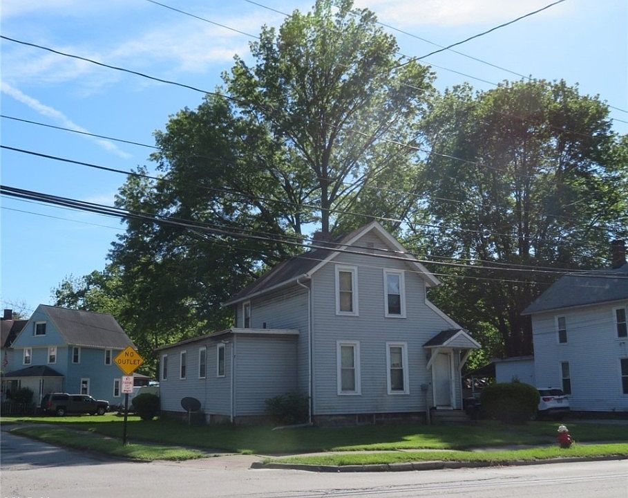 1st image of 138 4th St