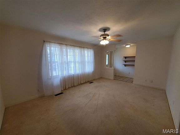 4th image of 528 Dogwood Ln