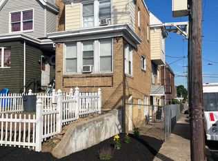 6101 Alma St, Philadelphia, PA 19149