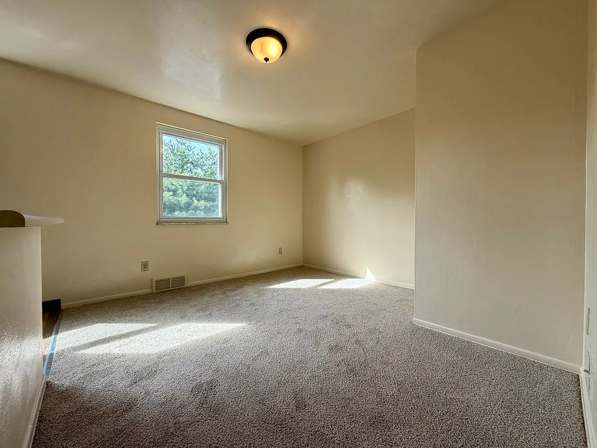Building Photo - 413 Millers Ln #B