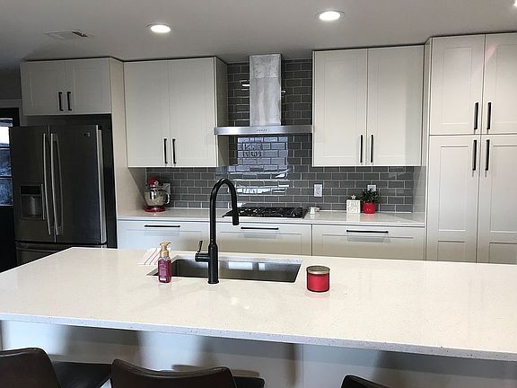Kitchen bar and backsplash