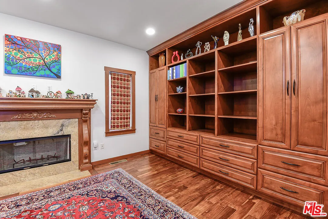 6 bed, 5.5 bath, 3833 sqft, $13,000 — Photo 3
