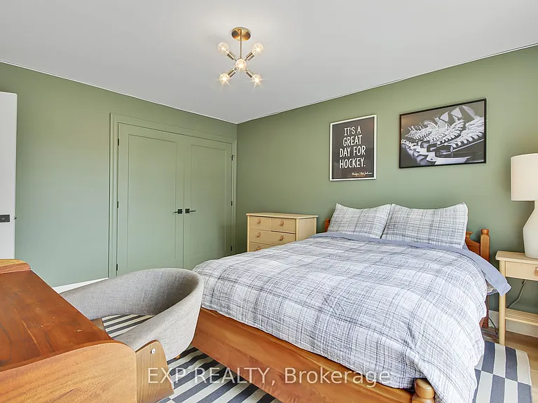 895 Dresden Cres — Photo 33