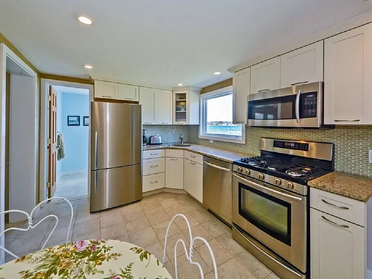 314 E Montauk Hwy — Photo 3