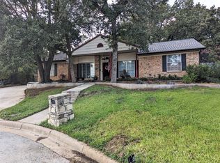 1904 Bay Oaks Ct, Fort Worth, TX 76112