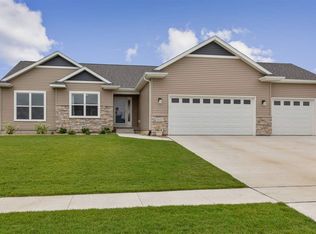 2622 Arbor Ridge Rd, Cedar Falls, IA 50613