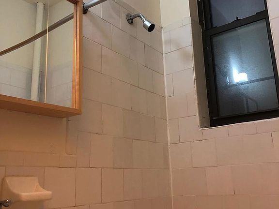 5th image of 321 W 42nd St APT 3B