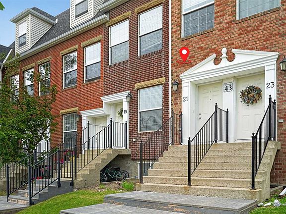 4th image of 43 NW Springborough Blvd SW #21