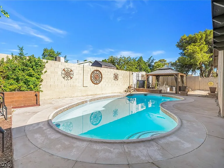 4565 Meridian Dr — Photo 18