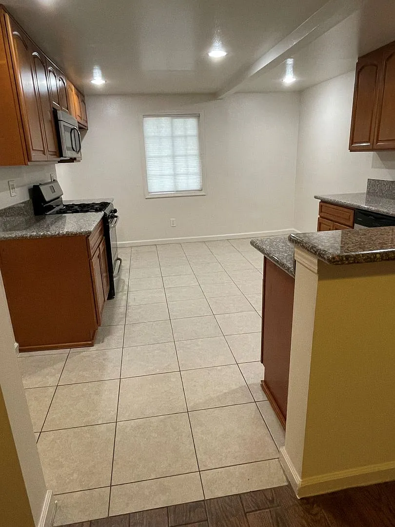 Building Photo - 6141 Marbrisa Ave