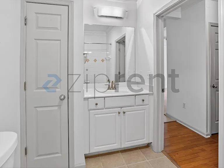 1111 Westchester Rdg NE — Photo 10