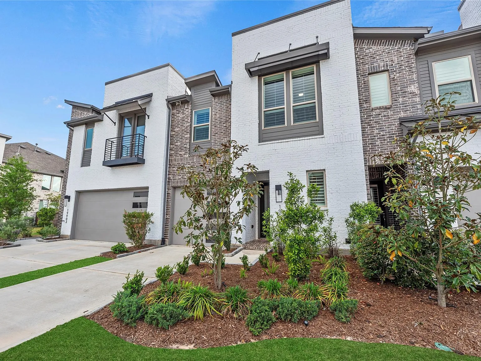 3 bed, 2.5 bath, 2072 sqft, $3,500 — Photo 3