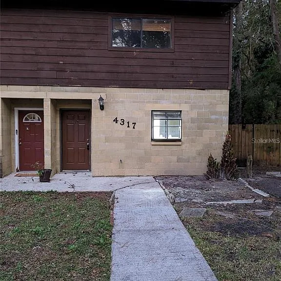 4317 SW 69th Ter — Photo 1