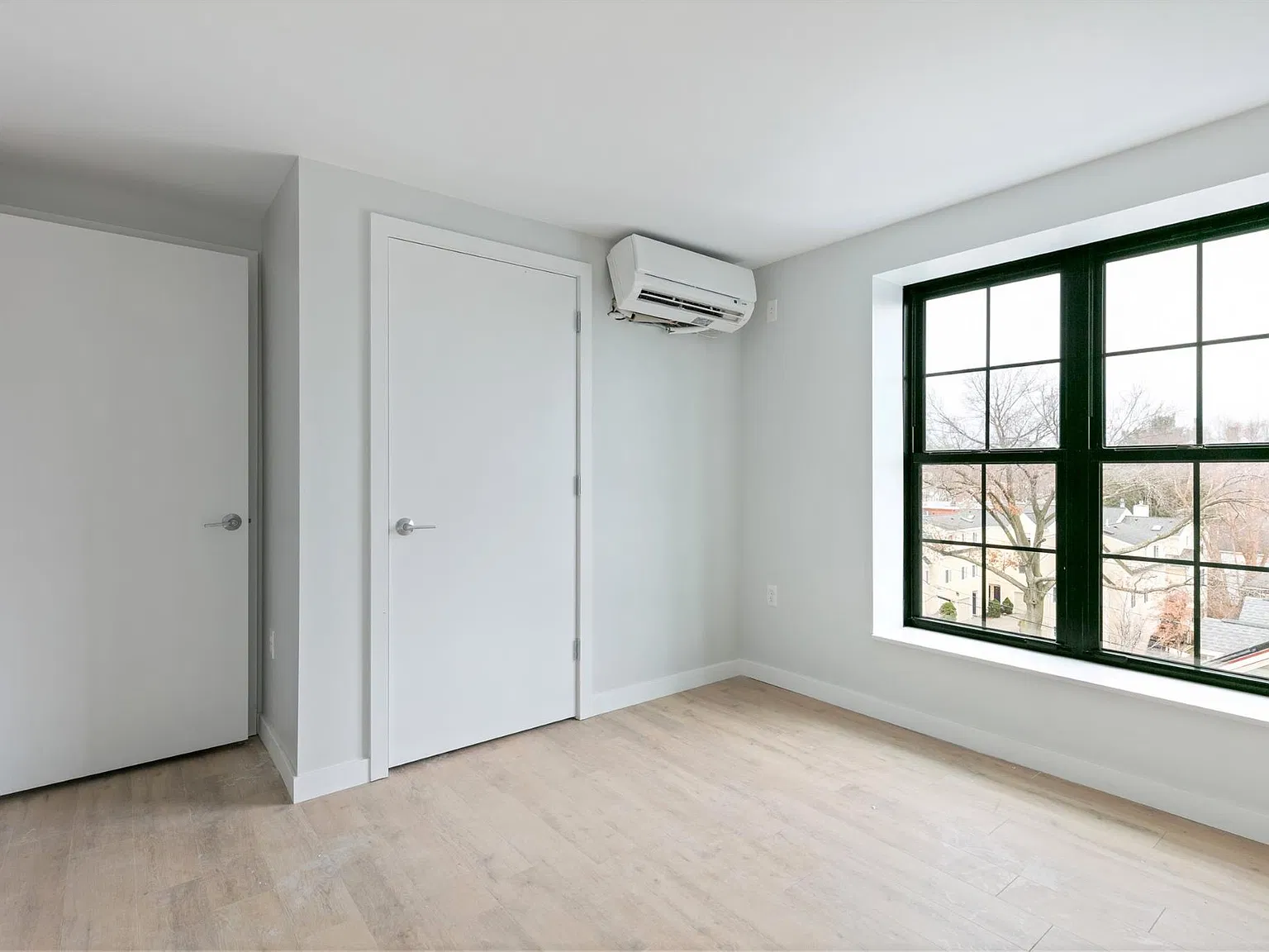 2 bed, 700 sqft, $4,050 — Photo 4