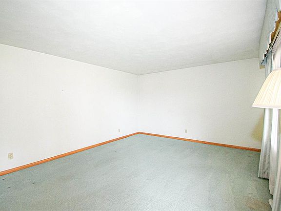 5th image of 924 Parkway Dr