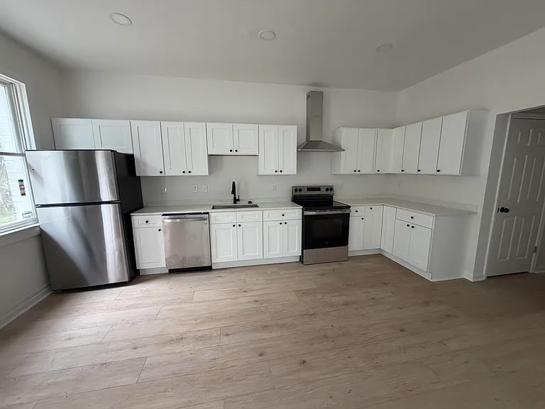 1409 Winyah St — Photo 3