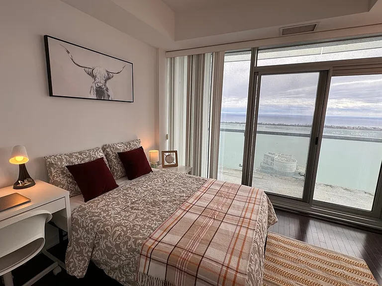 12 York St #4804A — Photo 3