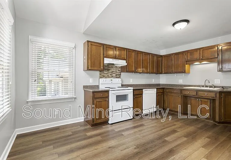 112 Lomond Ln — Photo 8