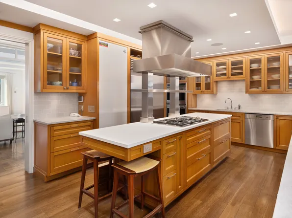 90 Riverside Drive 14A image 3 of 13