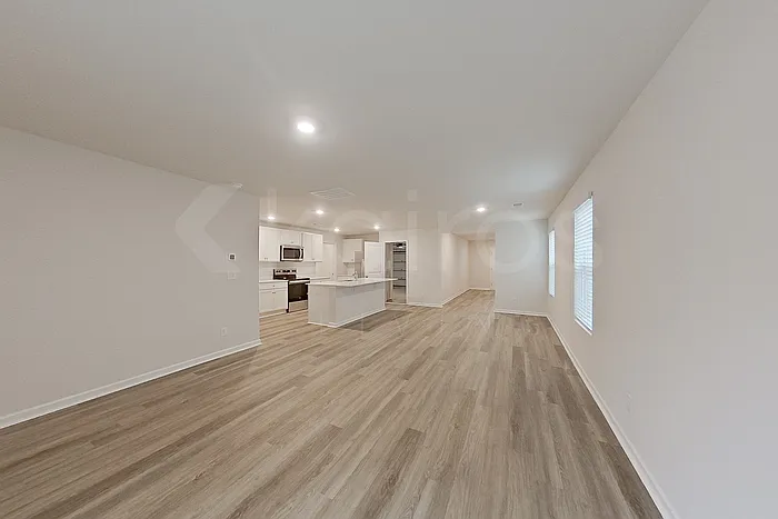 113 Inez Ave — Photo 2