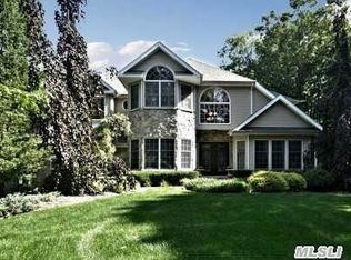 3 Sunken Valley Dr, Mount Sinai, NY 11766