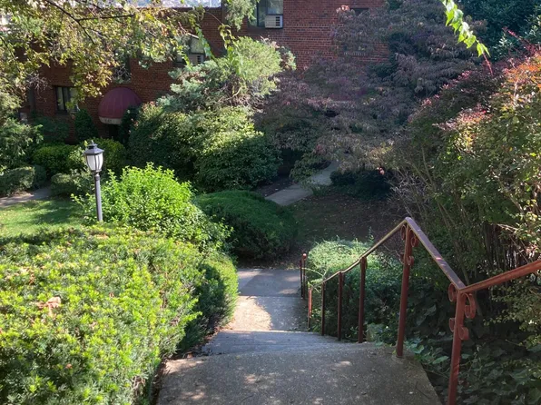 1565 N Colonial Ter #303, Arlington, VA 22209