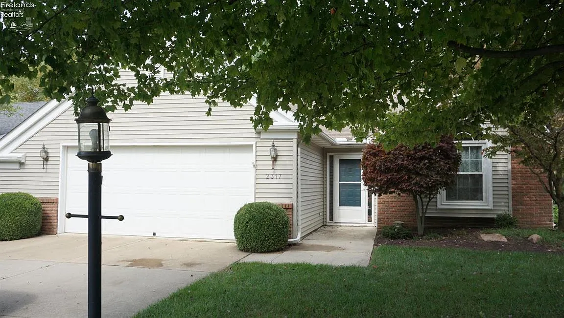 2317 Westwind Dr photo 1