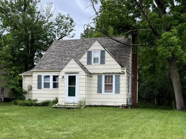 1235 River Rd, Windom, MN 56101