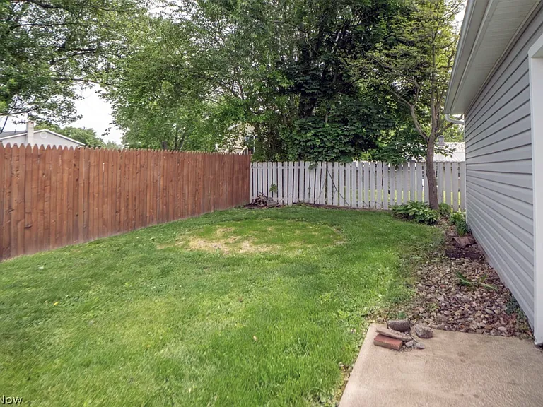 1060 Orchard Ave NE — Photo 20