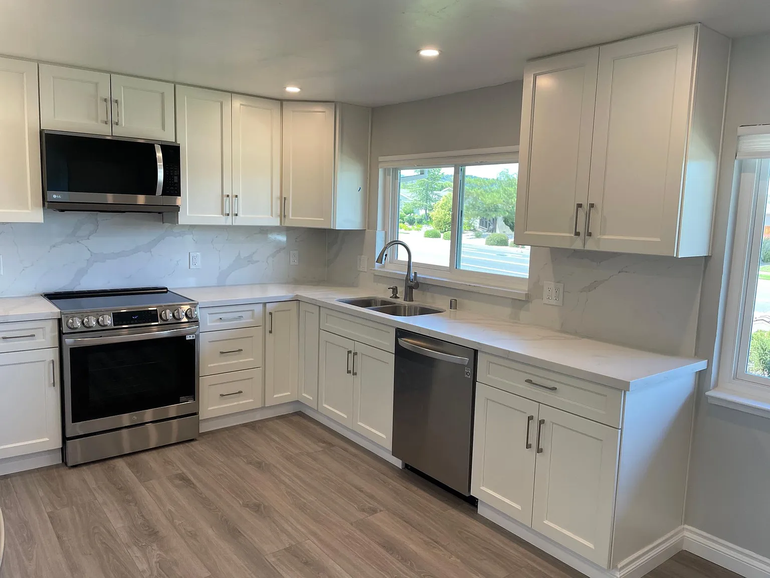 6572 Crown Blvd — Photo 4