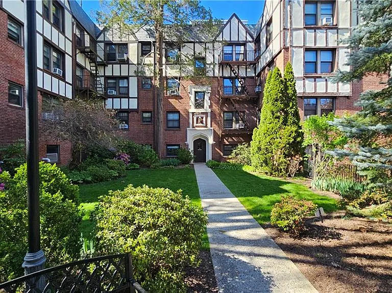 3 Greenridge Ave #D7 — Photo 1