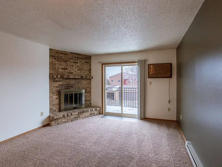 Fargo, ND Galleria Apartments | Living
