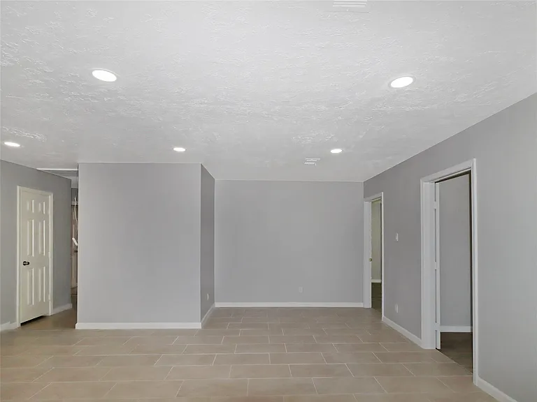 8711 Shadow Crest St — Photo 5