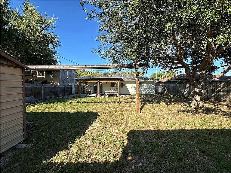 1213 Montreal Dr — Photo 29