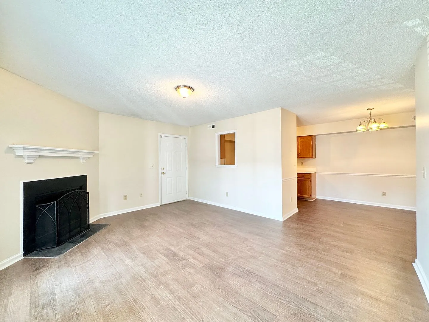 2 Bedroom off W Friendly Ave! — Photo 4