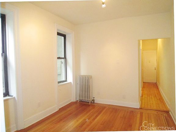 3rd image of 119 Washington Pl APT 3